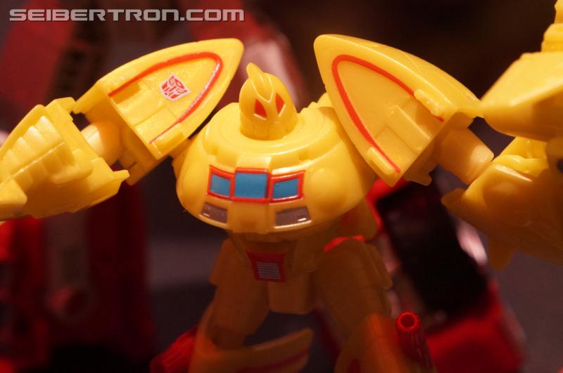 SDCC 2016: Diorama featuring Titans Return and Combiner Wars products - Transformers Event: DSC02574