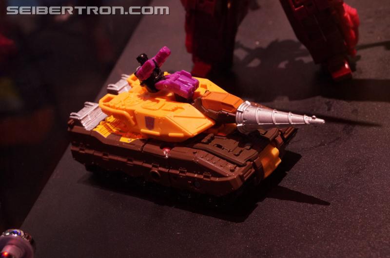 SDCC 2016: Diorama featuring Titans Return and Combiner Wars products - Transformers Event: DSC02575