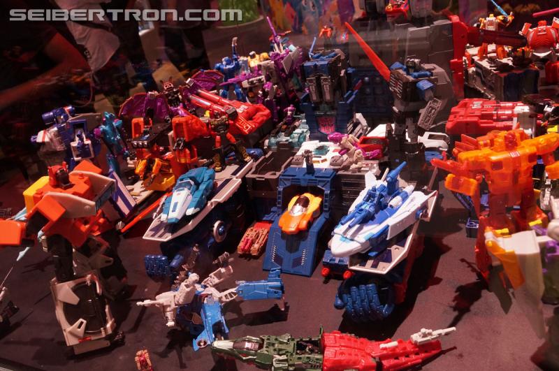 SDCC 2016: Diorama featuring Titans Return and Combiner Wars products - Transformers Event: DSC02579