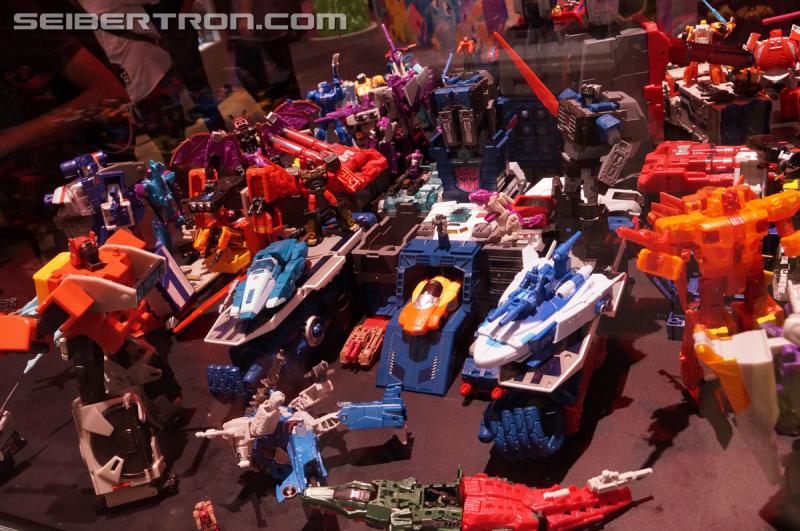 SDCC 2016 - Diorama featuring Titans Return and Combiner Wars products