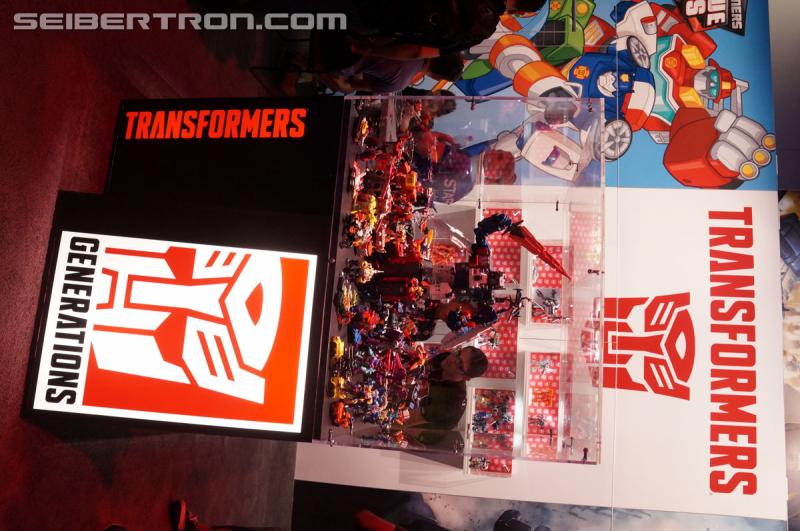 SDCC 2016 - Diorama featuring Titans Return and Combiner Wars products