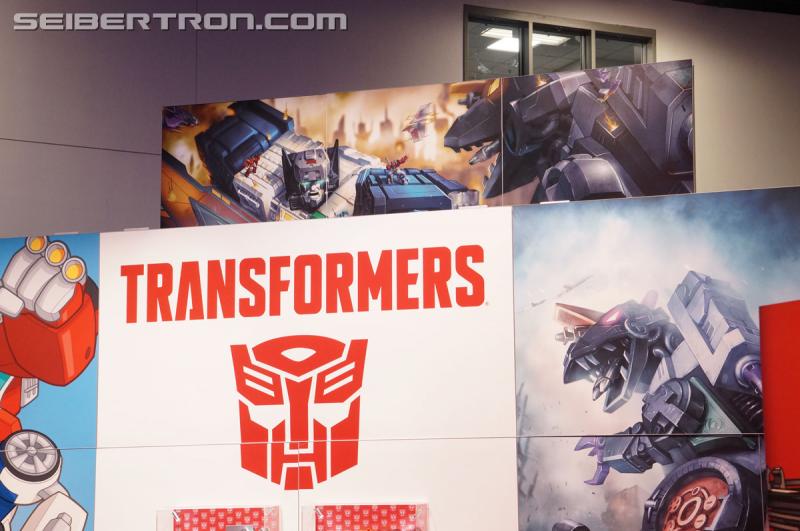 SDCC 2016 - Diorama featuring Titans Return and Combiner Wars products