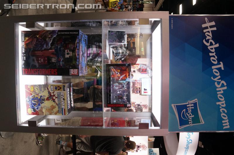 SDCC 2016 - Diorama featuring Titans Return and Combiner Wars products