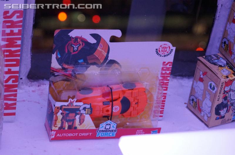 NYCC 2016 - Robots In Disguise: Combiner Force