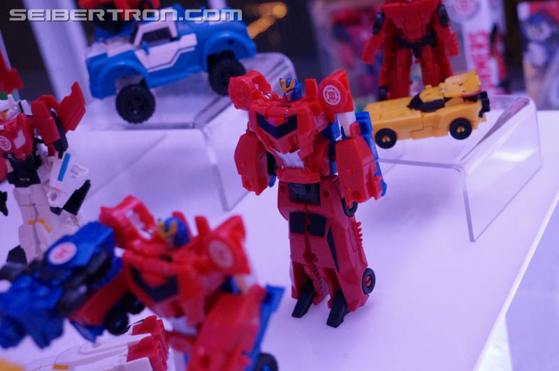 NYCC 2016 - Robots In Disguise: Combiner Force