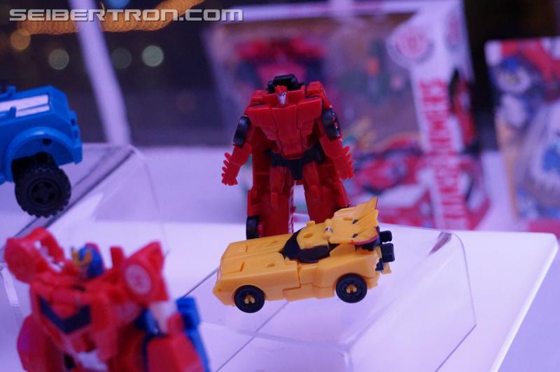 NYCC 2016 - Robots In Disguise: Combiner Force