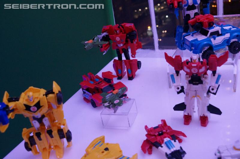 NYCC 2016: Robots In Disguise: Combiner Force - Transformers Event: DSC03696