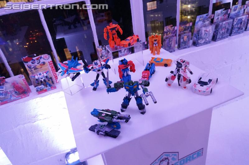 NYCC 2016 - Robots In Disguise: Combiner Force