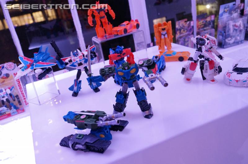 NYCC 2016 - Robots In Disguise: Combiner Force