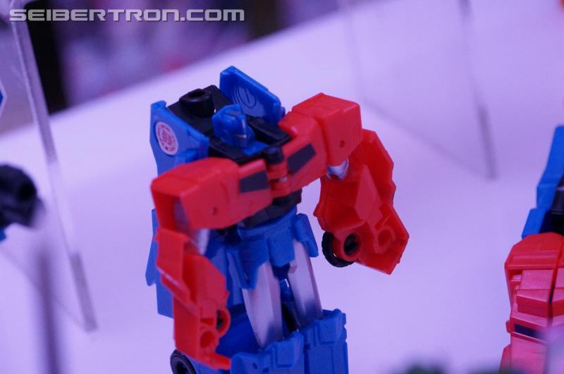 NYCC 2016 - Robots In Disguise: Combiner Force