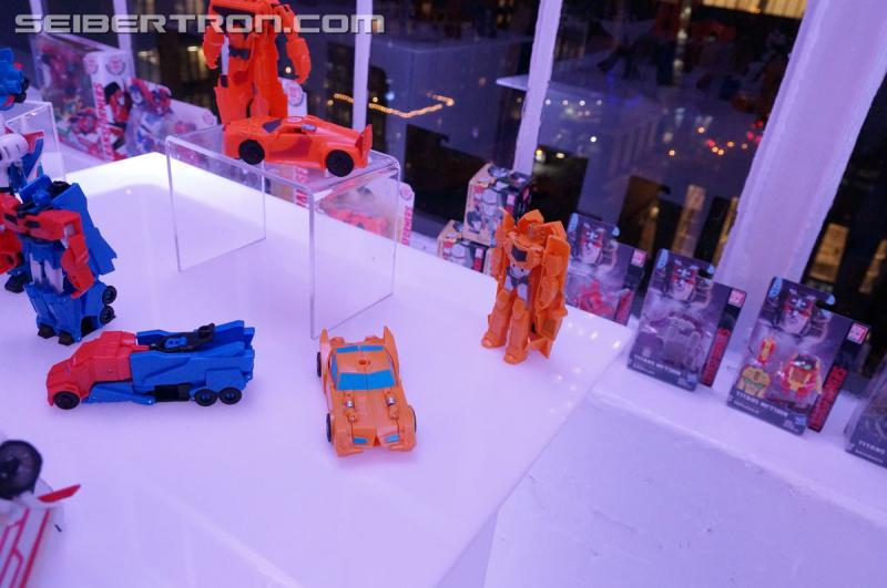 NYCC 2016 - Robots In Disguise: Combiner Force