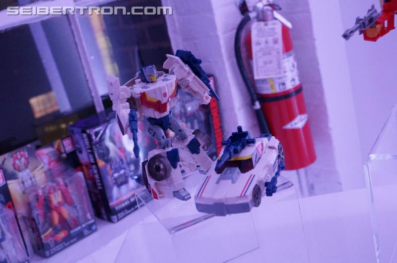 NYCC 2016: Generations Titans Return Deluxe Class - Transformers Event: DSC03629