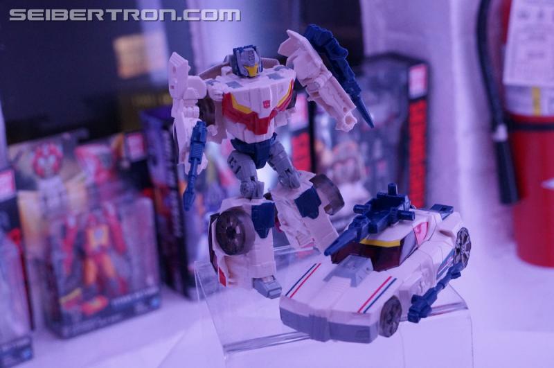 NYCC 2016: Generations Titans Return Deluxe Class - Transformers Event: DSC03631