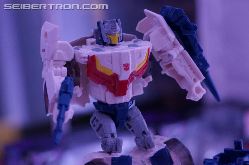 NYCC 2016: Generations Titans Return Deluxe Class - Transformers Event: DSC03632