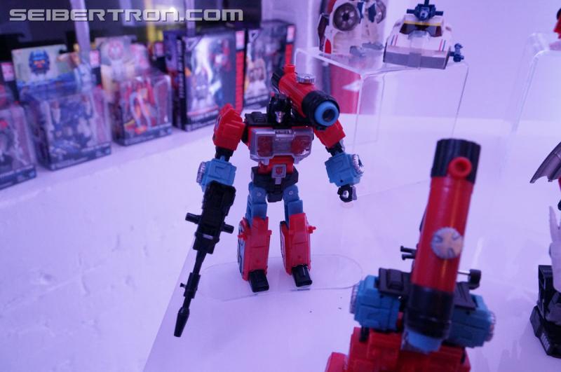 NYCC 2016: Generations Titans Return Deluxe Class - Transformers Event: DSC03638