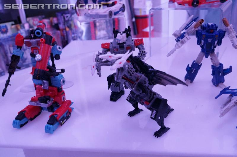 NYCC 2016: Generations Titans Return Deluxe Class - Transformers Event: DSC03640