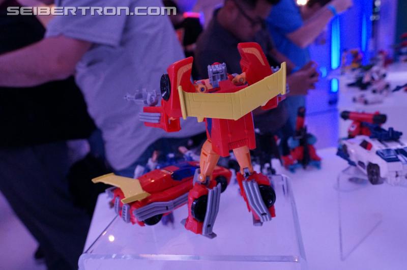 NYCC 2016 - Generations Titans Return Deluxe Class