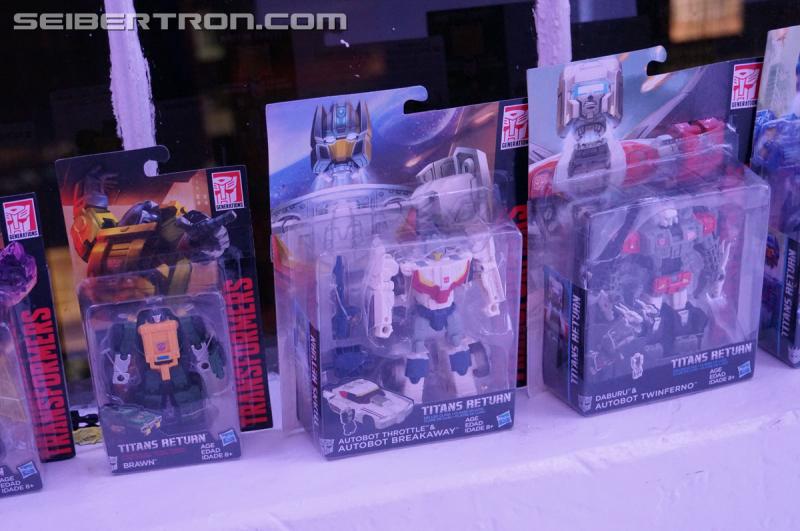 NYCC 2016: Generations Titans Return Deluxe Class - Transformers Event: DSC03668