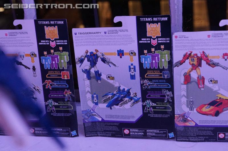 NYCC 2016: Generations Titans Return Deluxe Class - Transformers Event: DSC03745