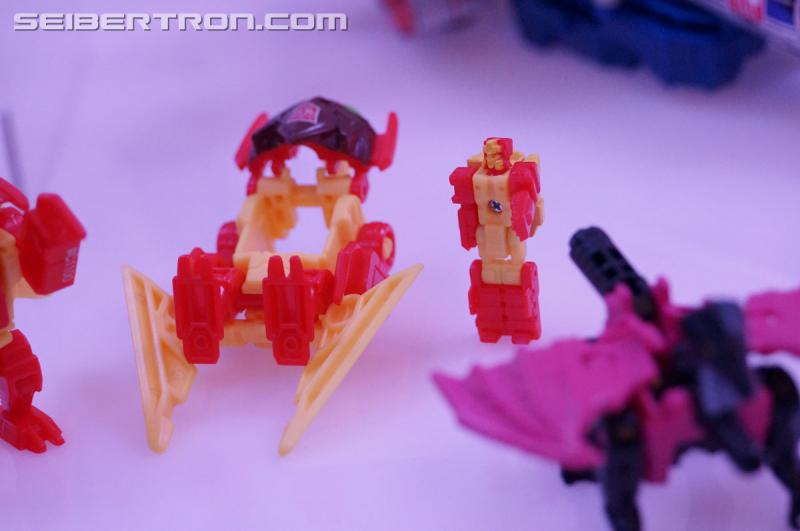 NYCC 2016 - Titans Return Voyager Optimus, Legends, and Titan Masters