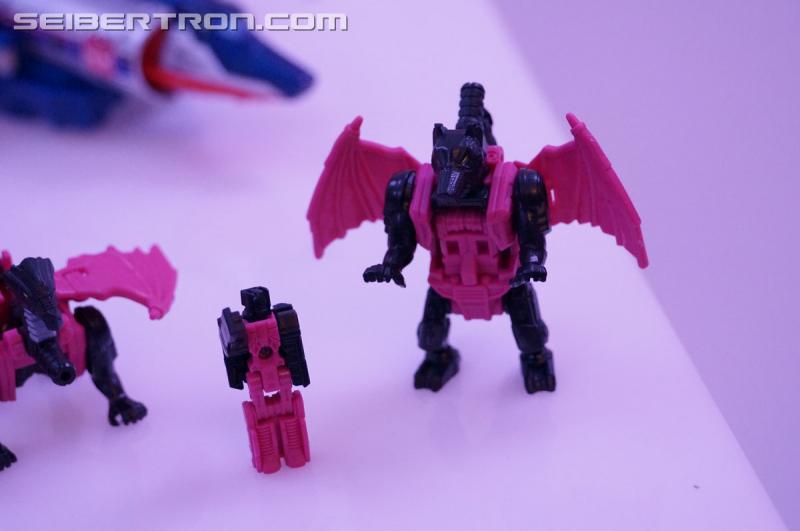 NYCC 2016: Titans Return Voyager Optimus, Legends, and Titan Masters - Transformers Event: DSC03591