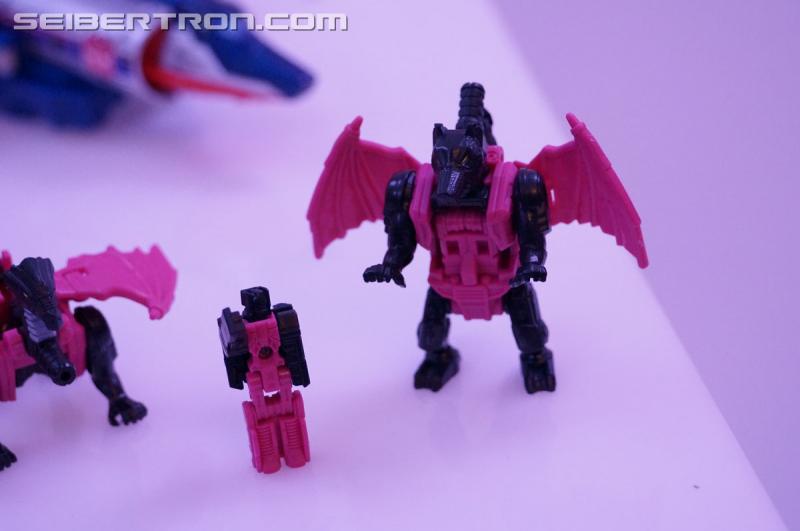 NYCC 2016 - Titans Return Voyager Optimus, Legends, and Titan Masters