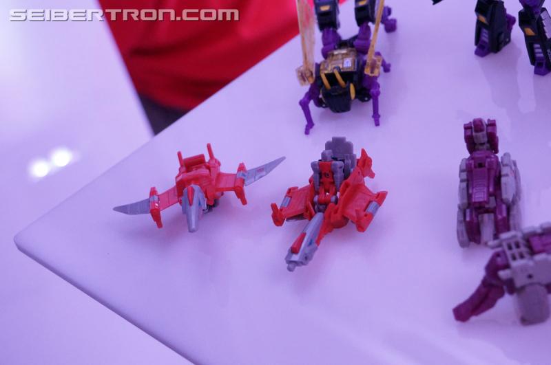 NYCC 2016 - Titans Return Voyager Optimus, Legends, and Titan Masters