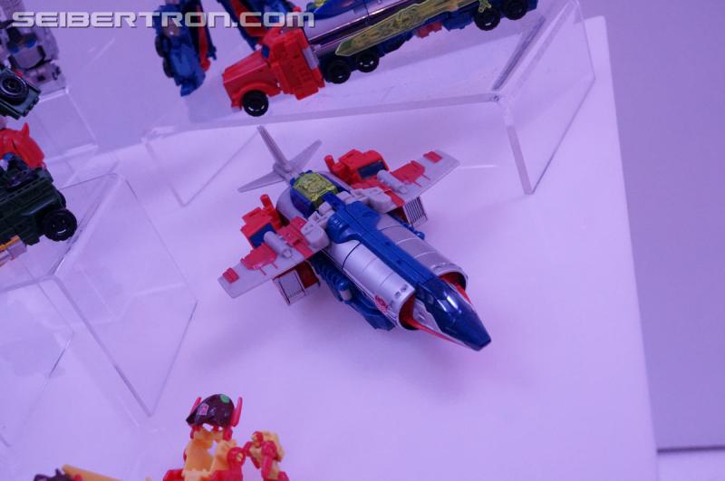 NYCC 2016: Titans Return Voyager Optimus, Legends, and Titan Masters - Transformers Event: DSC03599
