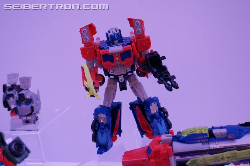 NYCC 2016: Titans Return Voyager Optimus, Legends, and Titan Masters - Transformers Event: DSC03602