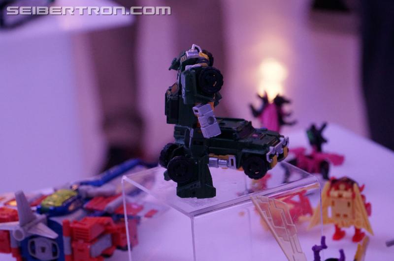 NYCC 2016 - Titans Return Voyager Optimus, Legends, and Titan Masters