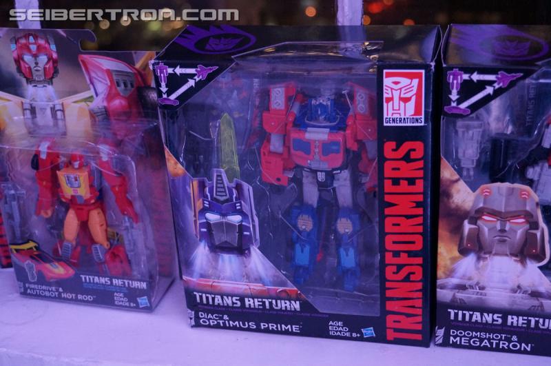 NYCC 2016: Titans Return Voyager Optimus, Legends, and Titan Masters - Transformers Event: DSC03662