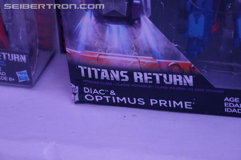 NYCC 2016: Titans Return Voyager Optimus, Legends, and Titan Masters - Transformers Event: DSC03663