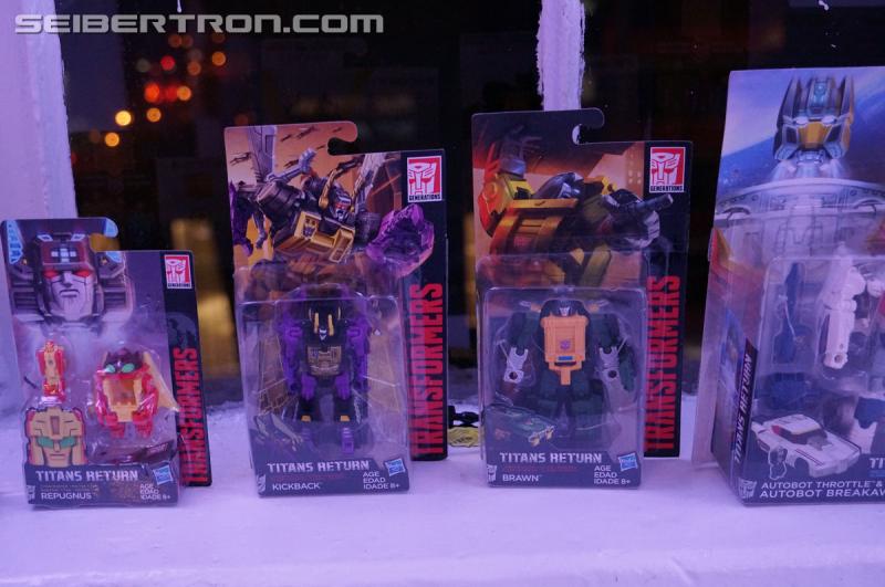 NYCC 2016 - Titans Return Voyager Optimus, Legends, and Titan Masters