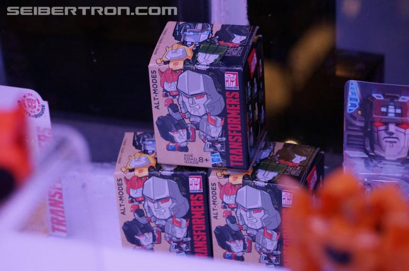 NYCC 2016 - Titans Return Voyager Optimus, Legends, and Titan Masters