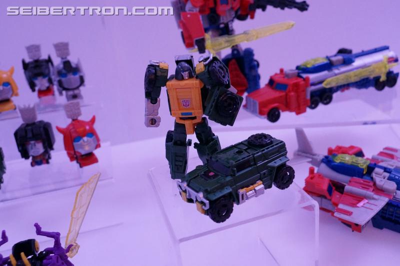 NYCC 2016 - Titans Return Voyager Optimus, Legends, and Titan Masters