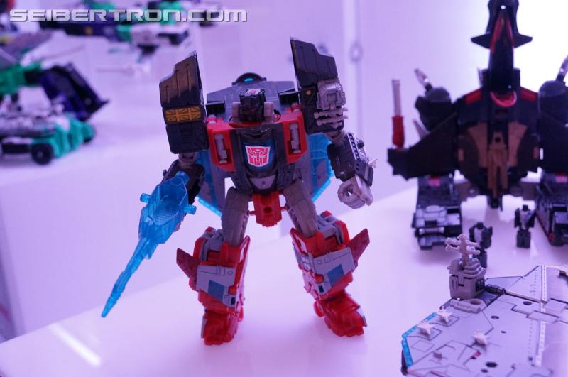 NYCC 2016 - Titans Return Sky Shadow and Broadside