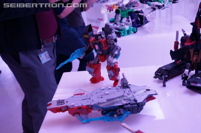 NYCC 2016 - Titans Return Sky Shadow and Broadside