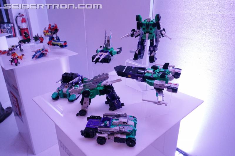 NYCC 2016: Titans Return Leader Class Sixshot - Transformers Event: DSC03717