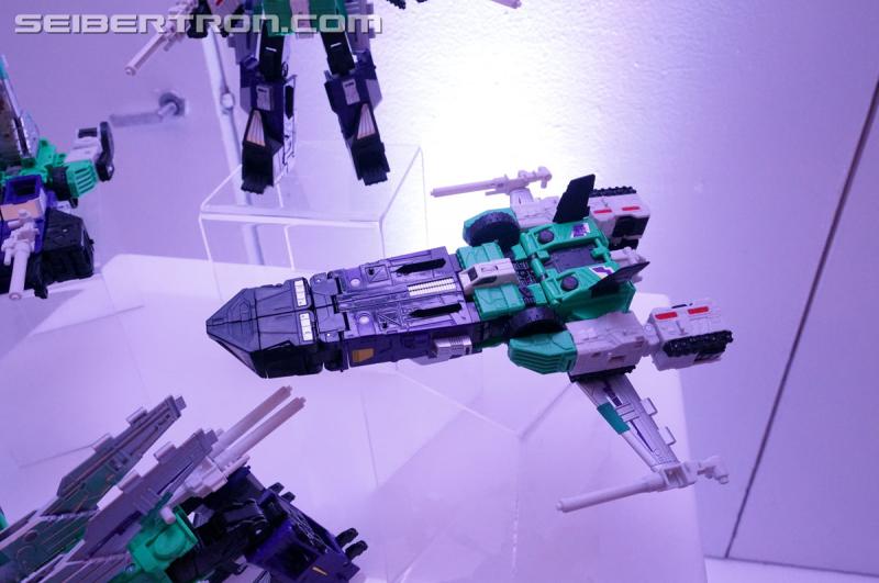 NYCC 2016: Titans Return Leader Class Sixshot - Transformers Event: DSC03718
