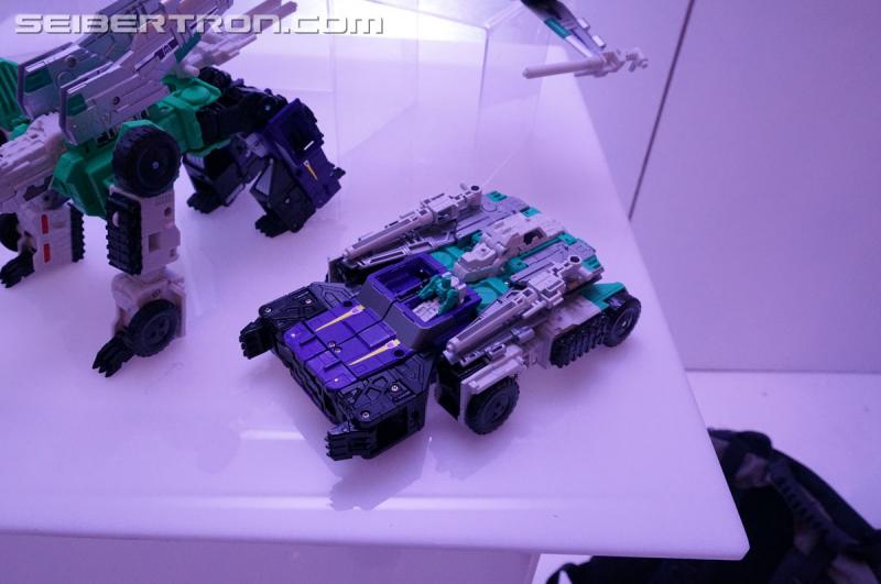 NYCC 2016: Titans Return Leader Class Sixshot - Transformers Event: DSC03719