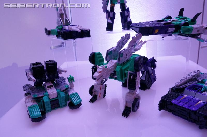 NYCC 2016: Titans Return Leader Class Sixshot - Transformers Event: DSC03722