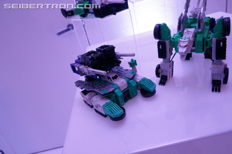NYCC 2016: Titans Return Leader Class Sixshot - Transformers Event: DSC03723