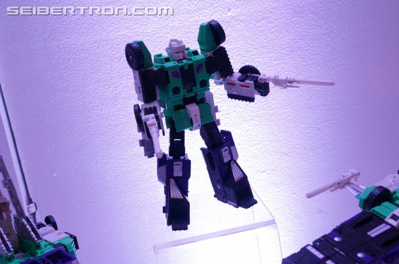 NYCC 2016: Titans Return Leader Class Sixshot - Transformers Event: DSC03726