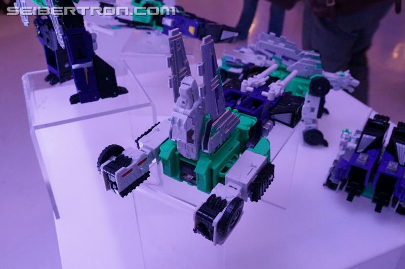 NYCC 2016: Titans Return Leader Class Sixshot - Transformers Event: DSC03732