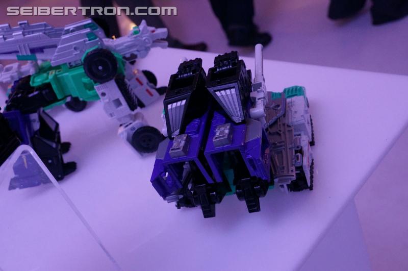 NYCC 2016: Titans Return Leader Class Sixshot - Transformers Event: DSC03733