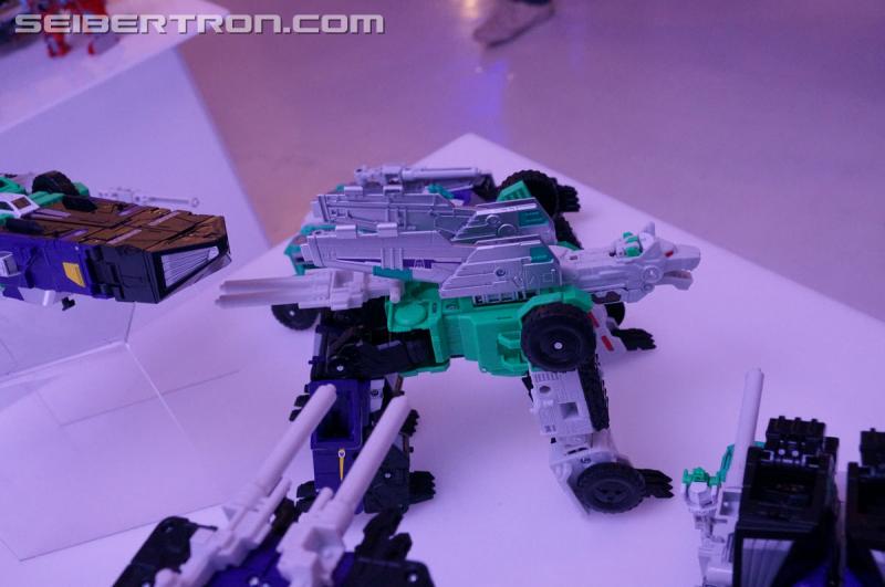 NYCC 2016: Titans Return Leader Class Sixshot - Transformers Event: DSC03734
