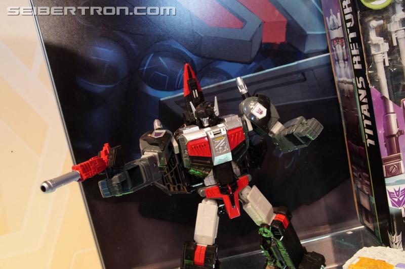 Toy Fair 2017: TF The Last Knight, Robots In Disguise, Titans Return and Rescue Bots - Transformers Event: DSC00404