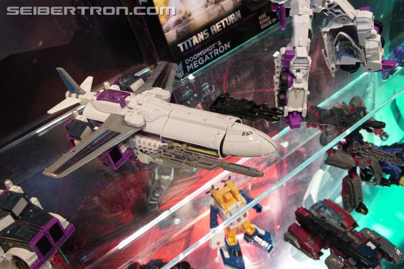 Toy Fair 2017: TF The Last Knight, Robots In Disguise, Titans Return and Rescue Bots - Transformers Event: DSC00413