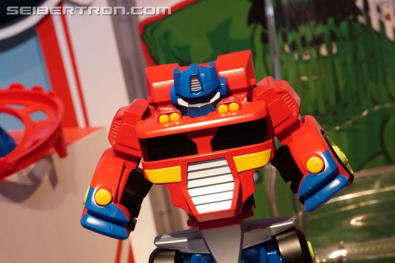 Toy Fair 2017: TF The Last Knight, Robots In Disguise, Titans Return and Rescue Bots - Transformers Event: DSC00704