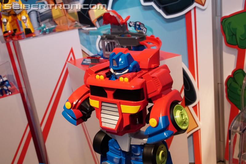 Toy Fair 2017: TF The Last Knight, Robots In Disguise, Titans Return and Rescue Bots - Transformers Event: DSC00714